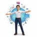 Conseiller OKTO Solutions bras ouverts devant un globe numérique, symbole de la transformation numérique des entreprises