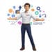 Conseiller OKTO Solutions présentant l'automatisation des tâches clients par intelligence artificielle